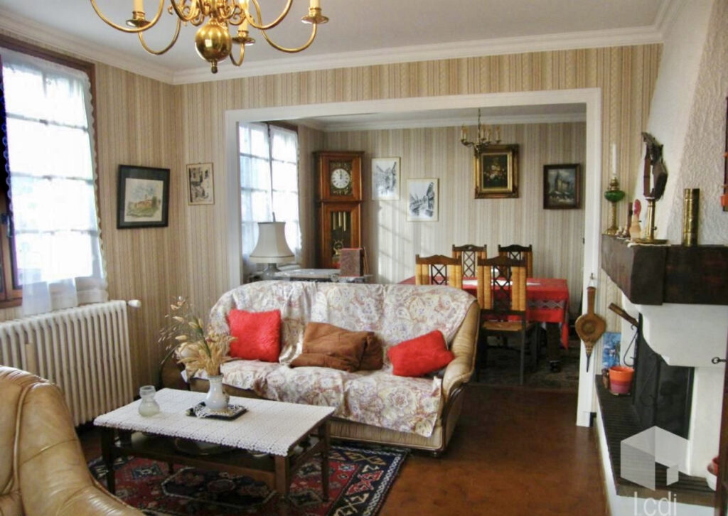 Maison ROIFFIEUX 137 m2 – 5 pièces – 4 chambres – 6  – 137 m²