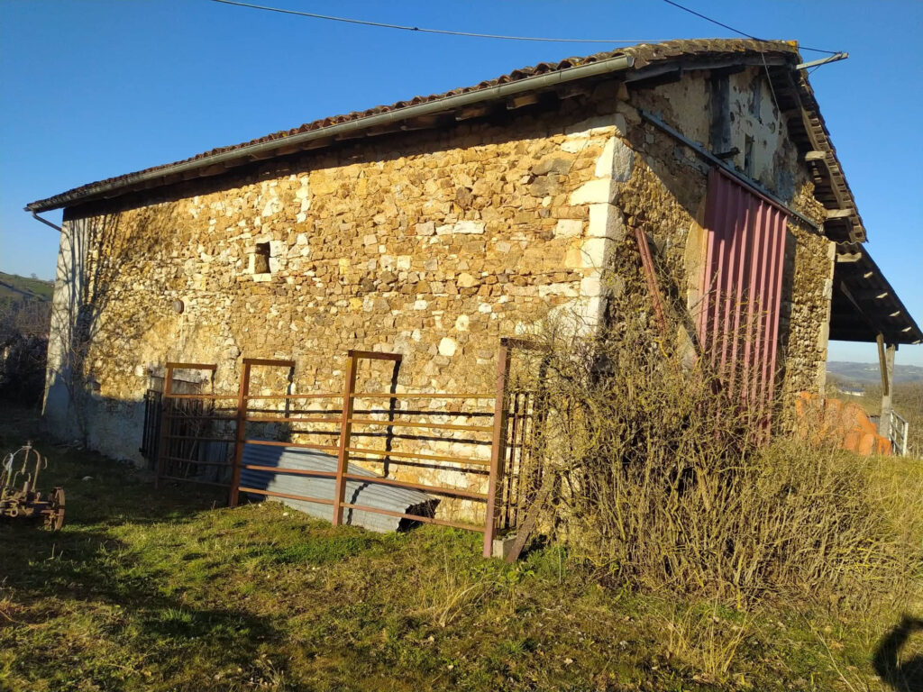 Grange à restaurer sur SANT SANTIN DE MAURS – 1 pièce – 1 chambre – 6  – 110 m²