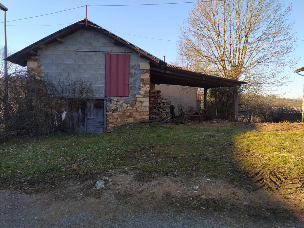 Grange à restaurer sur SANT SANTIN DE MAURS – 1 pièce – 1 chambre – 6  – 110 m²