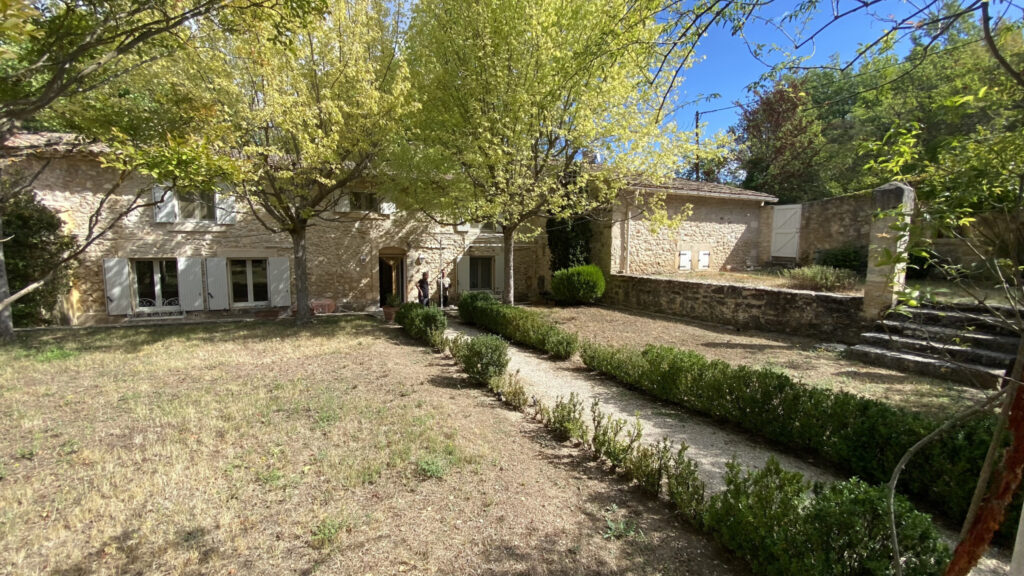 MAISON DE CARACTÈRE DE 160M2 AVEC GARAGE – 4 pièces – 3 chambres – NR  – 150 m²