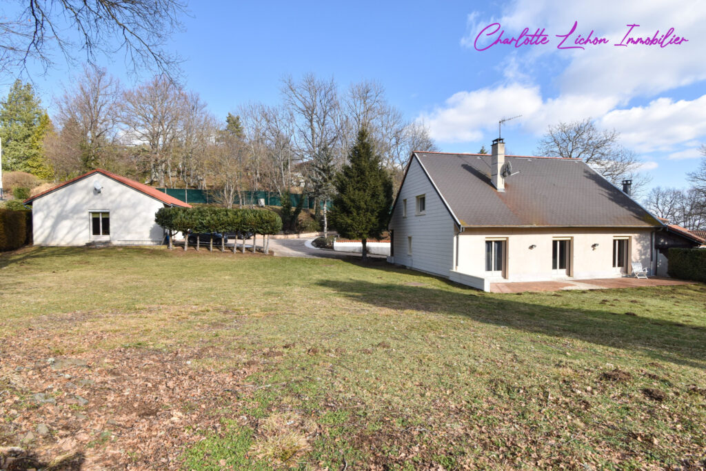 Maison en viager – Bouquet sans rente – 200 m2 habitable – 3 – 8 pièces – 4 chambres – 6  – 200 m²