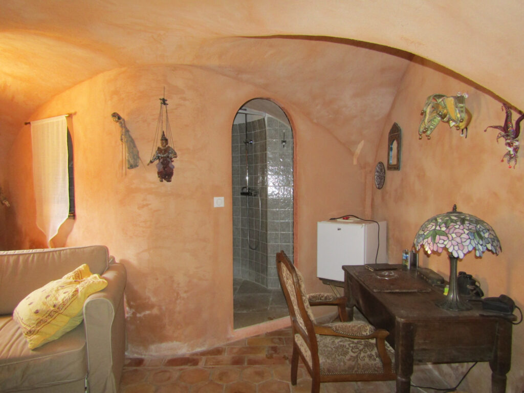 Maison d’hôtes Sainte Jalle 26110 – 12 pièces – 8 chambres – NR  – 330 m²