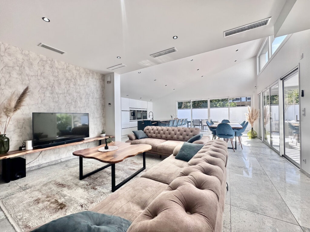 VILLA PRESTATION HAUT DE GAMME DANS LES HAUTEURS DE SALAISE  – 6 pièces – 5 chambres – 6  – 165 m²