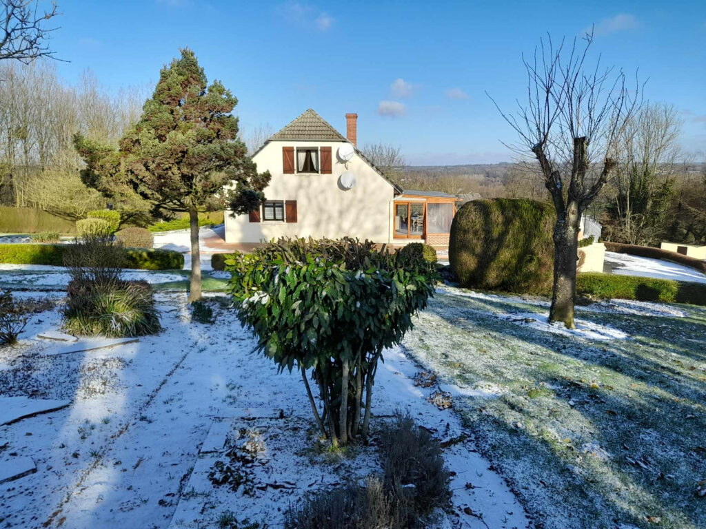 Un bijou (semi-plain-pied) sur 46 ares – 9 pièces – 6 chambres – 6  – 200 m²