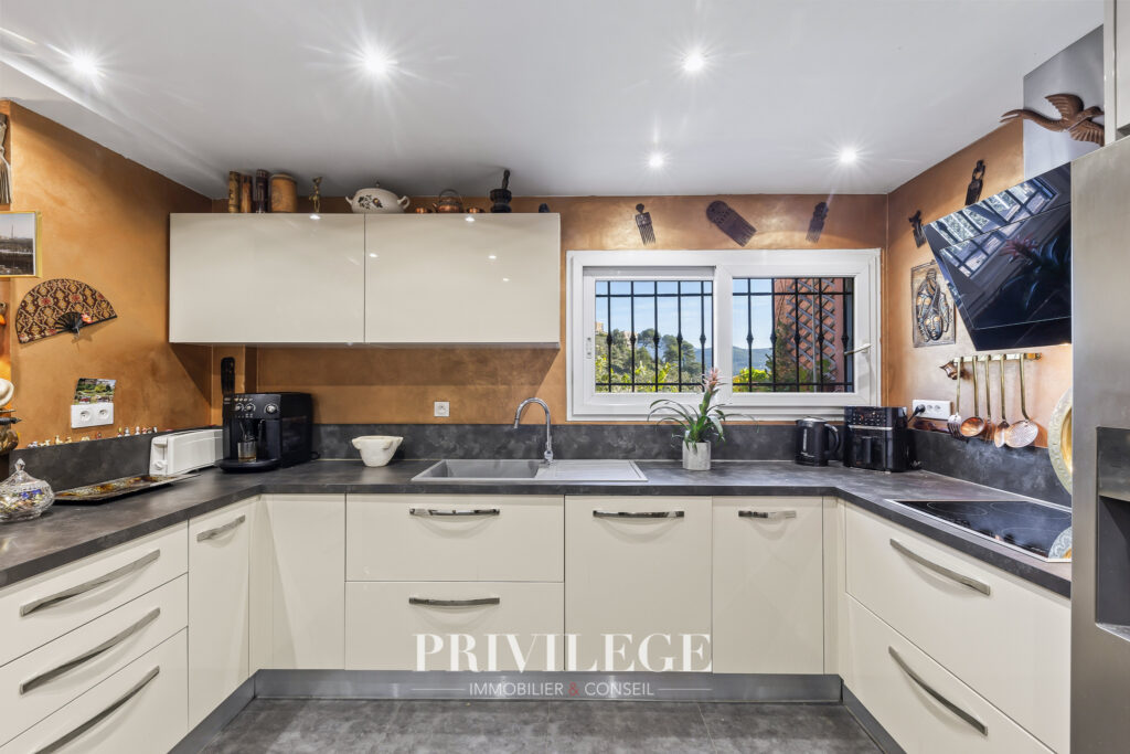  NICE LA TRINITE QUARTIER LA PLANA CHARMANTE MAISON MITOYENN – 5 pièces – 4 chambres – 8  – 135.26 m²