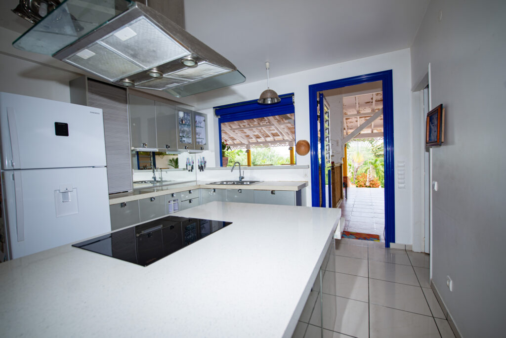 Immense maison avec 12 pièces à acheter à Vauclin – 12 pièces – 6 chambres – 2  – 384 m²