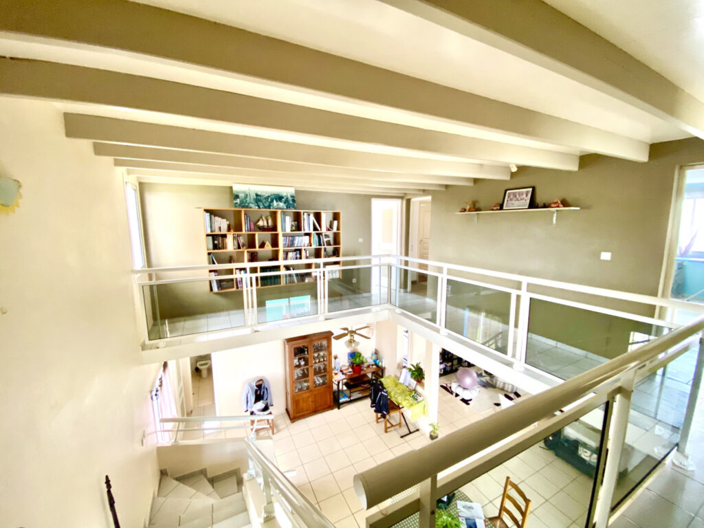 LE TAMPON Maison 6 pièces de 219 m2 – 6 pièces – 5 chambres – 6  – 219 m²