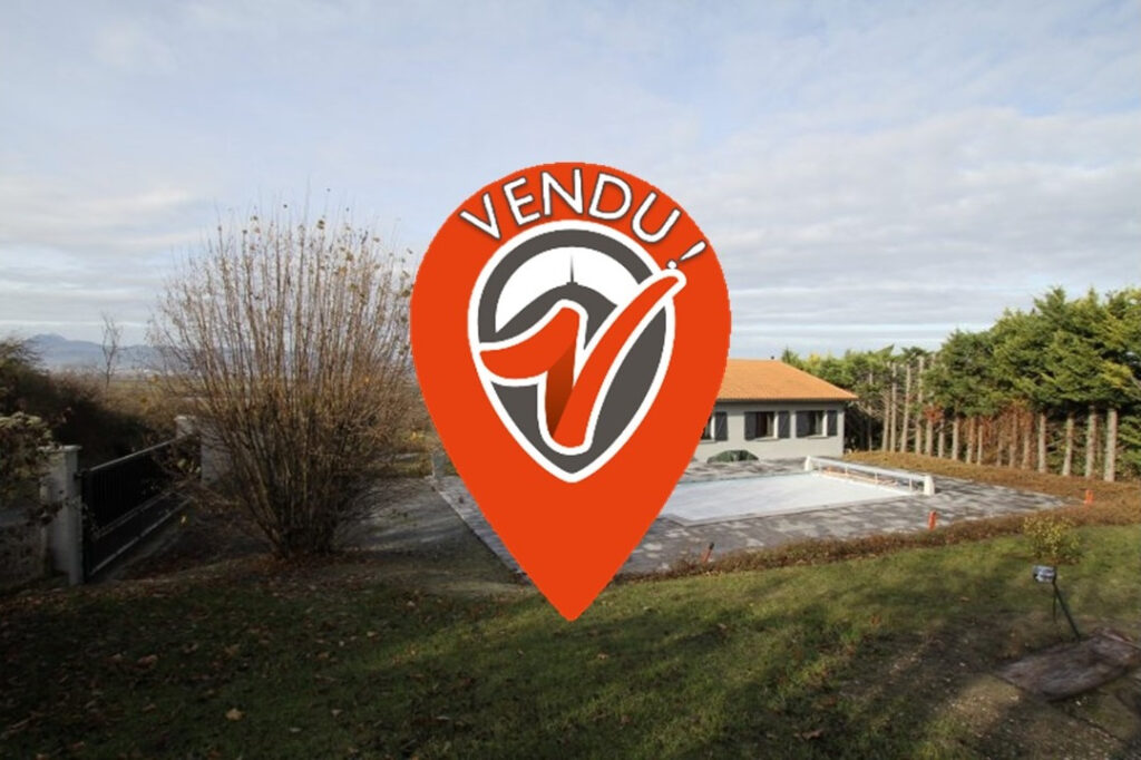 Villa avec piscine  – 8 pièces – 6 chambres – NR  – 240 m²