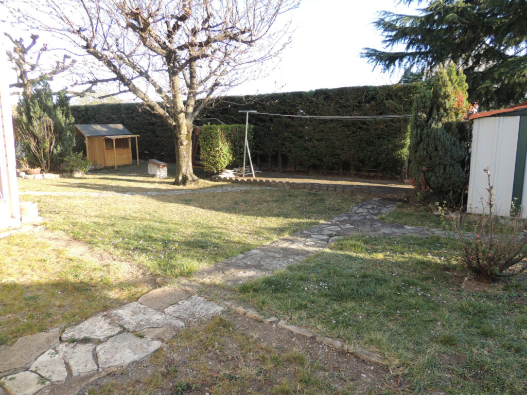 Pavillon 4 chambres sur 677m2 de terrain – 6 pièces – 4 chambres – NR  – 126 m²