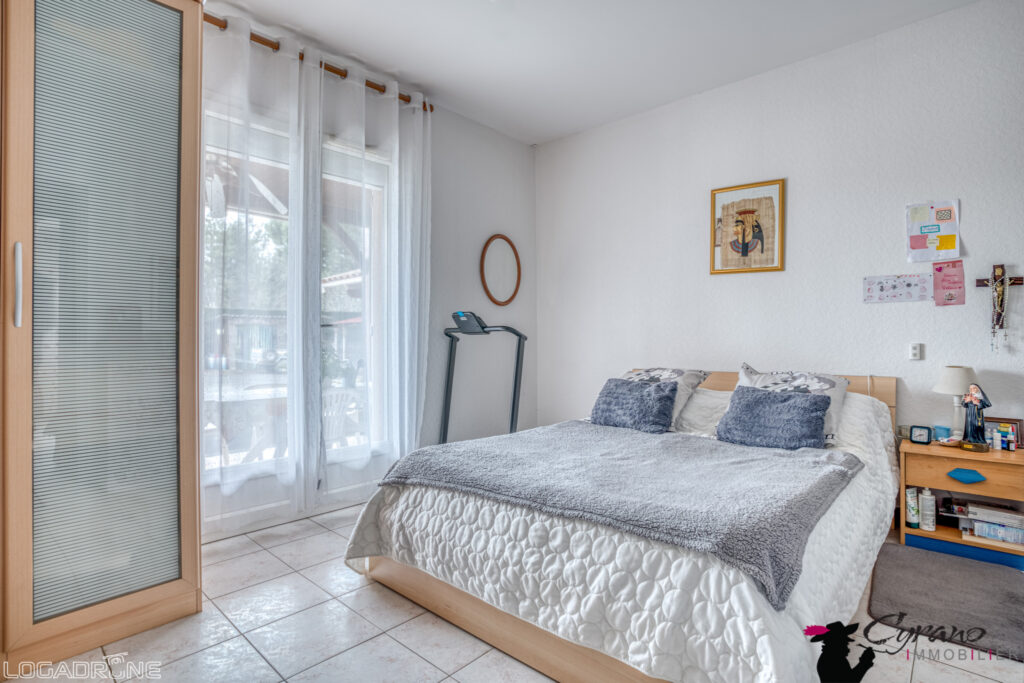 ENSEMBLE DE DEUX MAISONS DE PLAIN PIED – DÉPENDANCES ET PISC – 7 pièces – 4 chambres – 8  – 170 m²