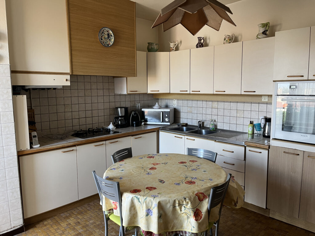 GRAND APPARTEMENT F3/4 DERNIER ETAGE – 3 pièces – 2 chambres – 8  – 113 m²