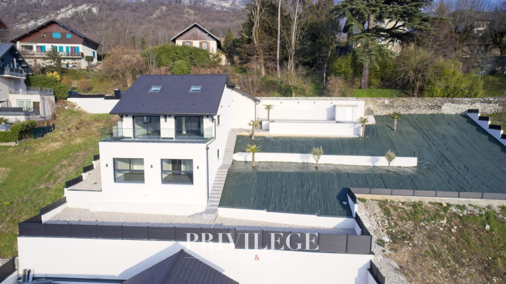 Maison contemporaine 231m2 – vue sur le Mont Granier – 5 pièces – 4 chambres – 8  – 231 m²