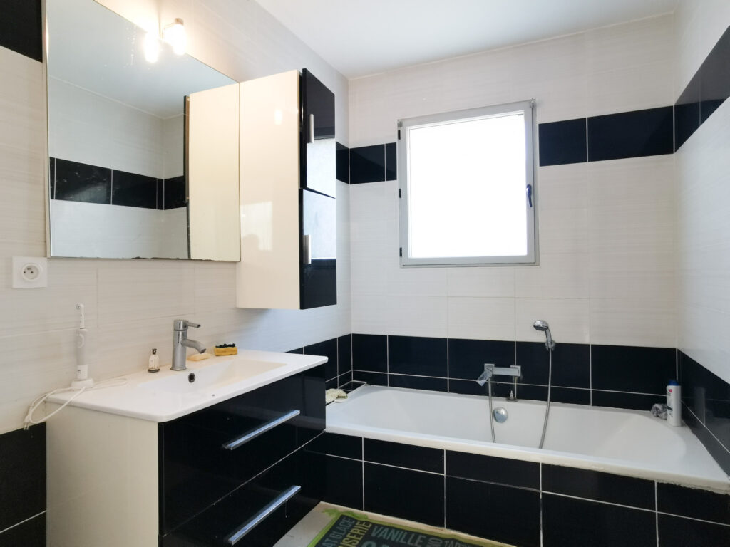 Maison individuelle de 138m2 habitables sur 2204m2 de terrai – 6 pièces – 4 chambres – NR  – 138 m²