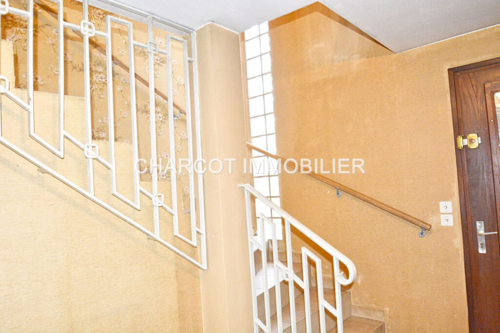 MAISON 8 PIECES de 187 m2 + GARAGE + ANNEXES SUR TERRAIN D’E – 8 pièces – 6 chambres – 6  – 187.11 m²