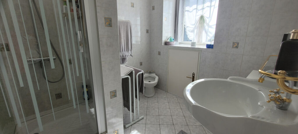 PAIMPOL, maison d’architecte à vendre, 200 m2, 1169 m2 de ja – 8 pièces – 5 chambres – 6  – 210 m²