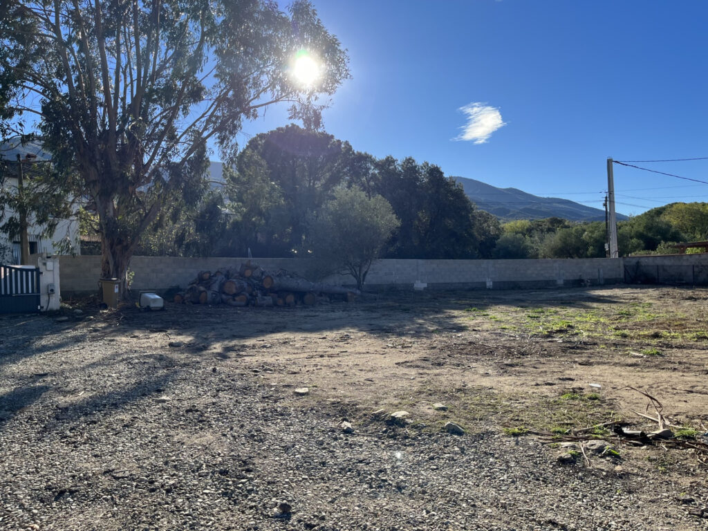 Terrain constructible viabilisé – NR pièces – NR chambres – 6  – 710 m²