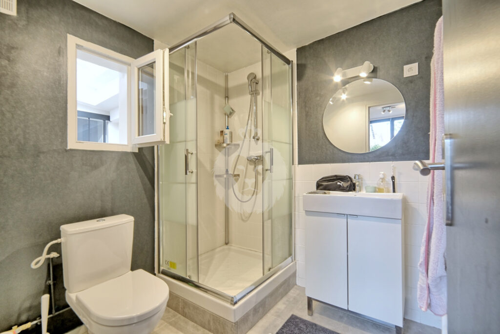 MAISON AVEC STUDIO AU COEUR DE LA PIE – 8 pièces – 5 chambres – 6  – 189 m²