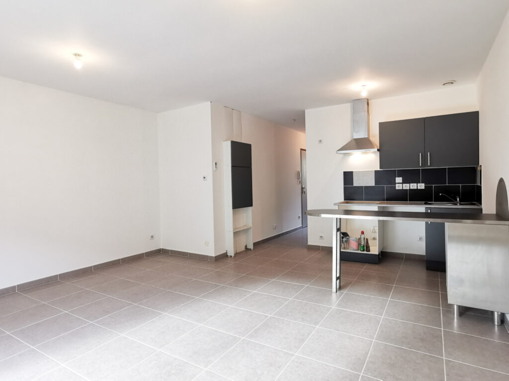 Appartement de 74m2 environ avec terrasse – 4 pièces – 3 chambres – NR  – 73.9 m²