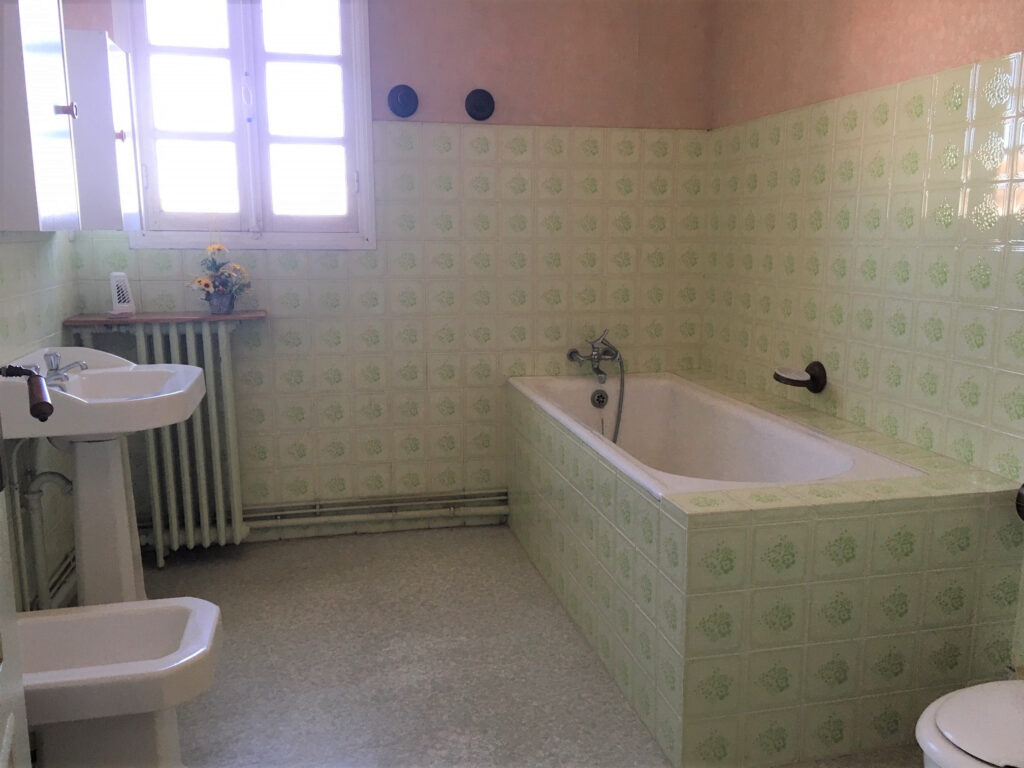 Maison 5 pièces de 135 m2 proche port et commerces – 5 pièces – 4 chambres – 6  – 135 m²