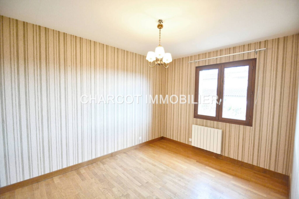 MAISON 8 PIECES de 187 m2 + GARAGE + ANNEXES SUR TERRAIN D’E – 8 pièces – 6 chambres – 6  – 187.11 m²