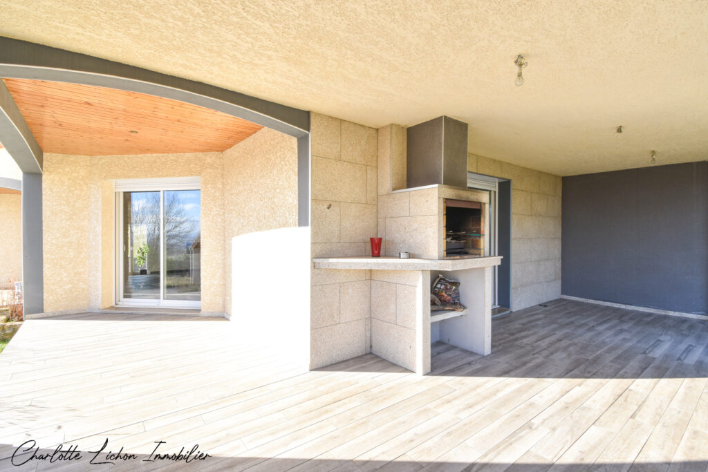 Maison de 184 m2 – 4 chambres – 2 039 m2 de terrain  – 7 pièces – 4 chambres – 6  – 184 m²