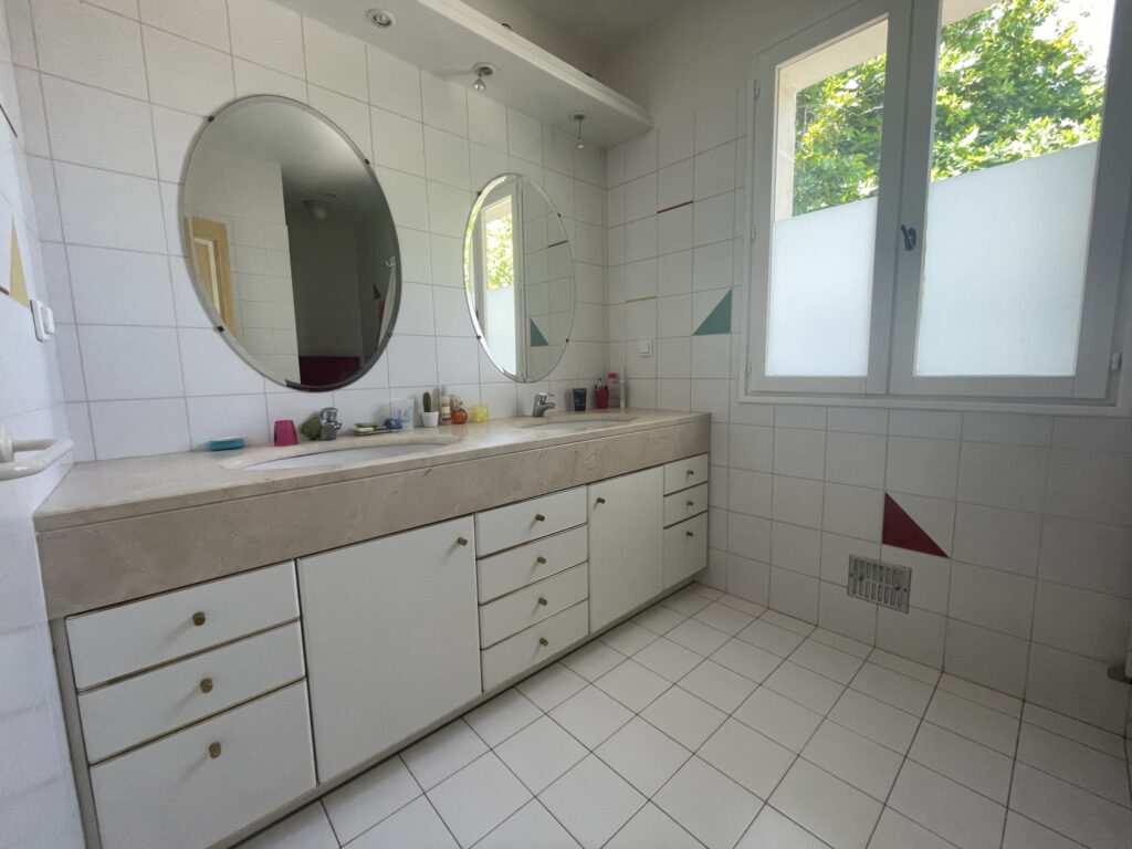 AVIGNON DEUX MAISONS SUR GRAND TERRAIN AVEC PISCINE – RENTAB – 14 pièces – 7 chambres – 4  – 415 m²