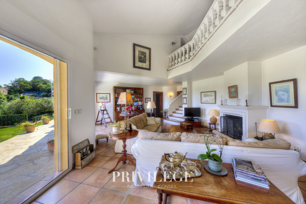 Villa 7 pièces Antibes avec piscine au calme – 7 pièces – 5 chambres – 8  – 238 m²