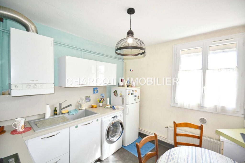 LYON 5ème (69005) – APPARTEMENT type 3 + CAVE + PLACE DE PAR – 3 pièces – 2 chambres – 6  – 53.73 m²