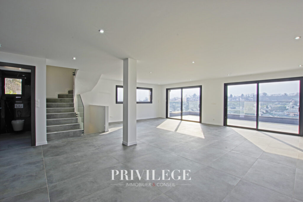 Maison contemporaine 231m2 – vue sur le Mont Granier – 5 pièces – 4 chambres – 8  – 231 m²