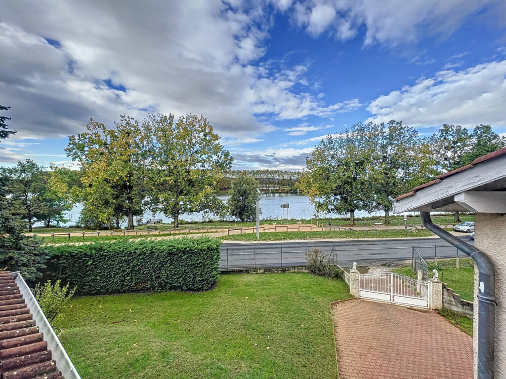 Maison 105 m2 – 3 chambres – Garage – Terrain 1007 m2 avec v – 5 pièces – 3 chambres – 2  – 102.69 m²