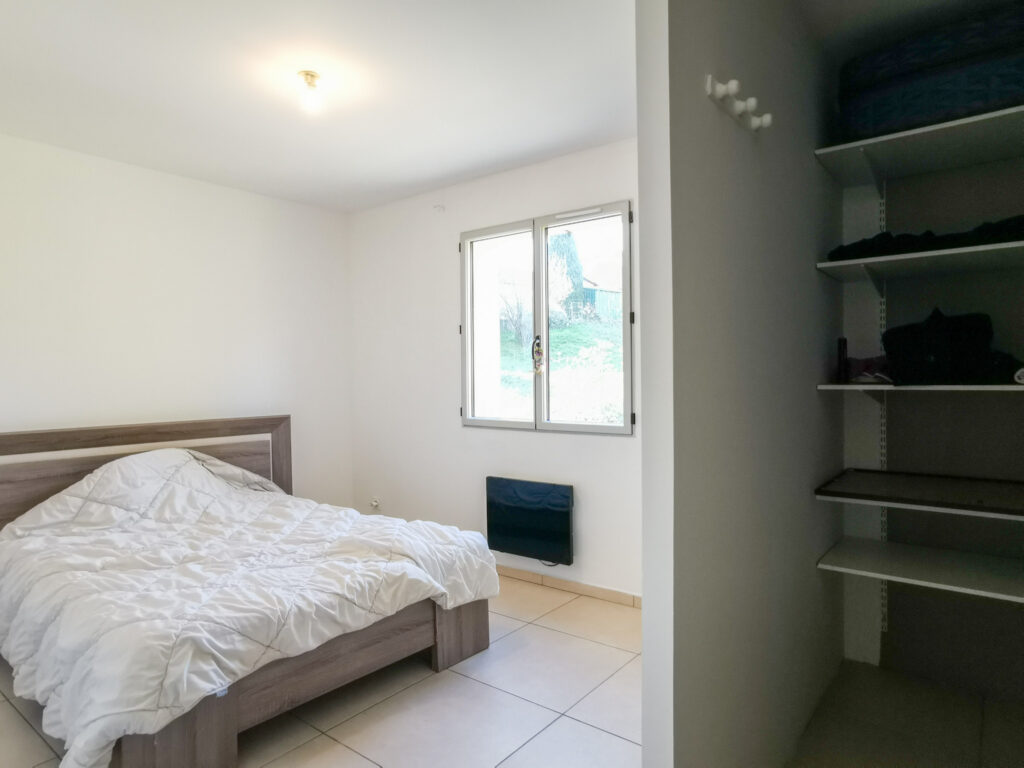 Maison individuelle de 138m2 habitables sur 2204m2 de terrai – 6 pièces – 4 chambres – NR  – 138 m²