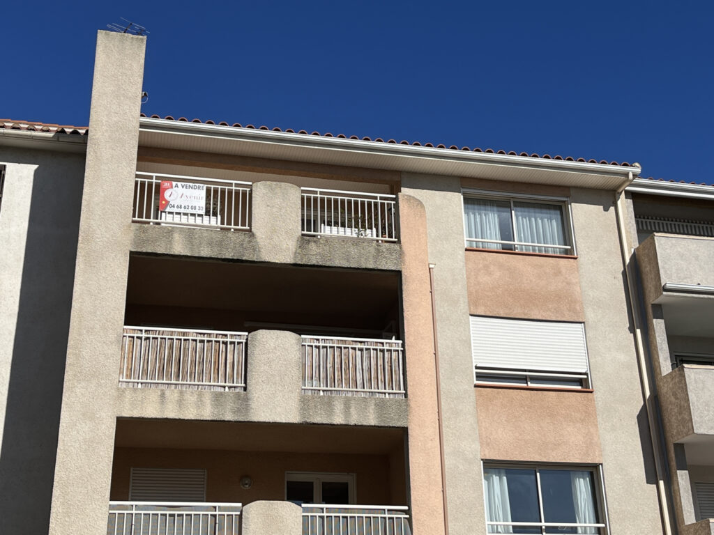 APPARTEMENT F4 + TERRASSE et PARKINGS – 4 pièces – 3 chambres – 8  – 108 m²