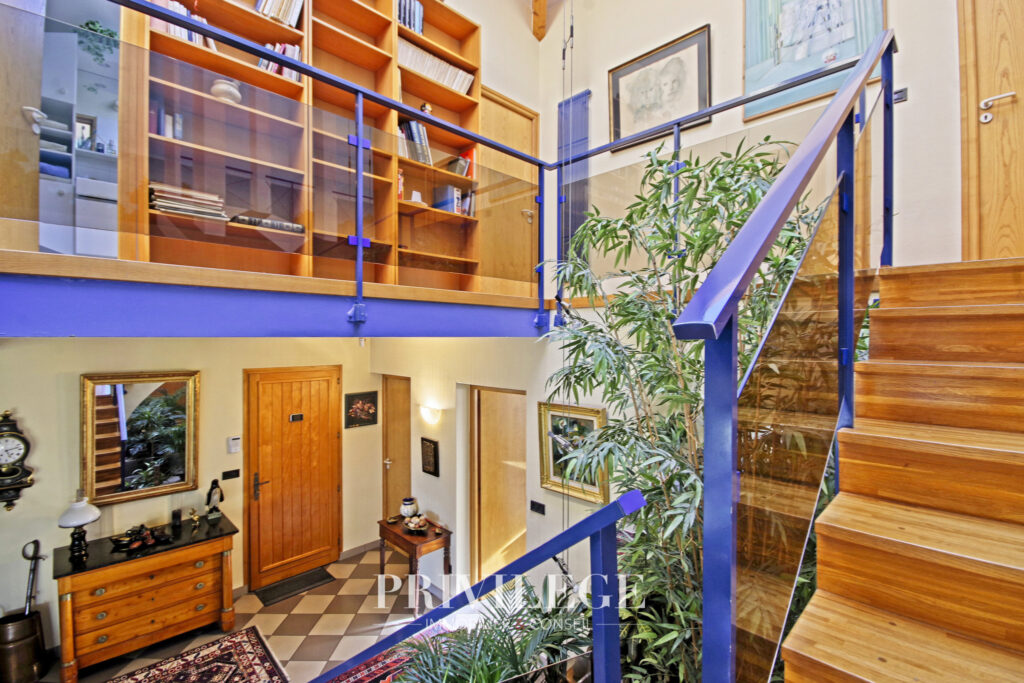 Villa de 220m2 avec piscine et sous-sol – 7 pièces – 5 chambres – 8  – 220 m²