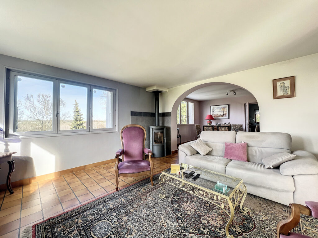 Maison 146 m2 – 4 chambres – 2 garages – terrain 3254 m2  – 6 pièces – 4 chambres – 2  – 146.16 m²