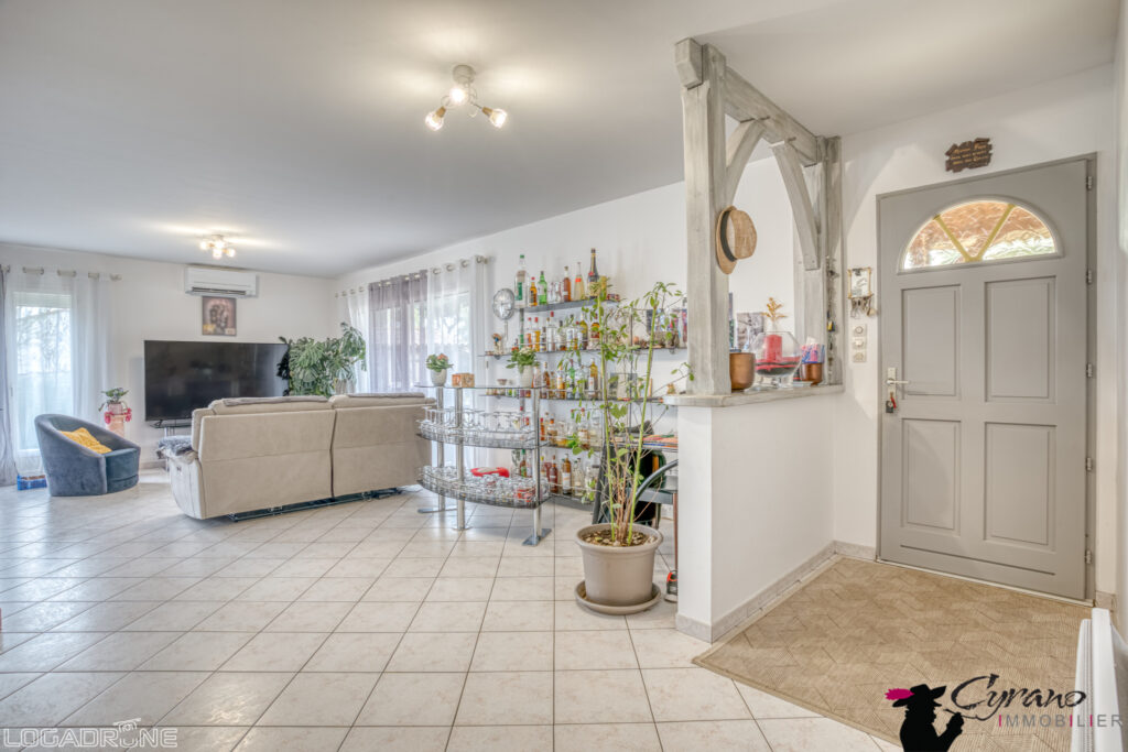 ENSEMBLE DE DEUX MAISONS DE PLAIN PIED – DÉPENDANCES ET PISC – 7 pièces – 4 chambres – 8  – 170 m²