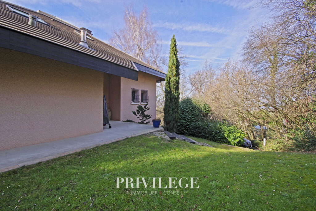 Villa de 220m2 avec piscine et sous-sol – 7 pièces – 5 chambres – 8  – 220 m²