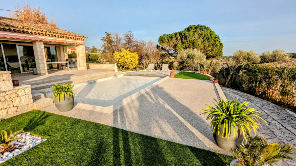 Maison de 168 m2 avec piscine et garage sur un terrain de 15 – 6 pièces – 5 chambres – 6  – 168 m²