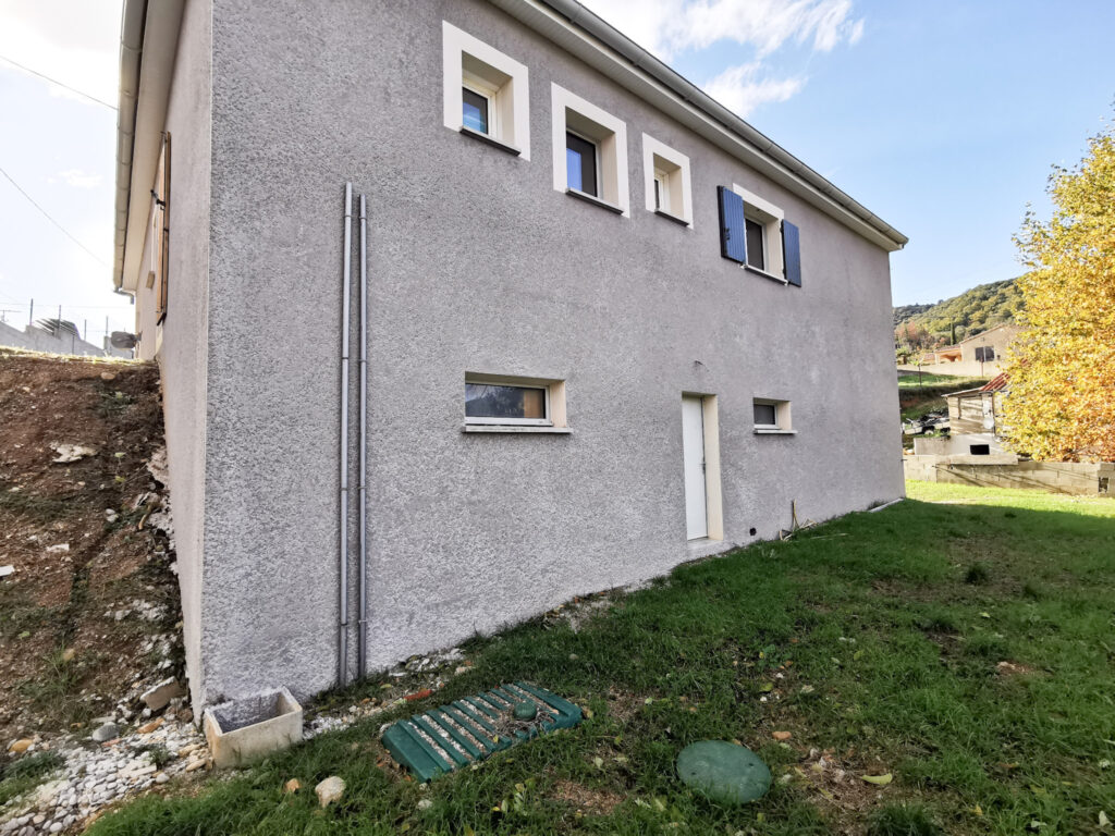 Maison individuelle de 138m2 habitables sur 2204m2 de terrai – 6 pièces – 4 chambres – NR  – 138 m²