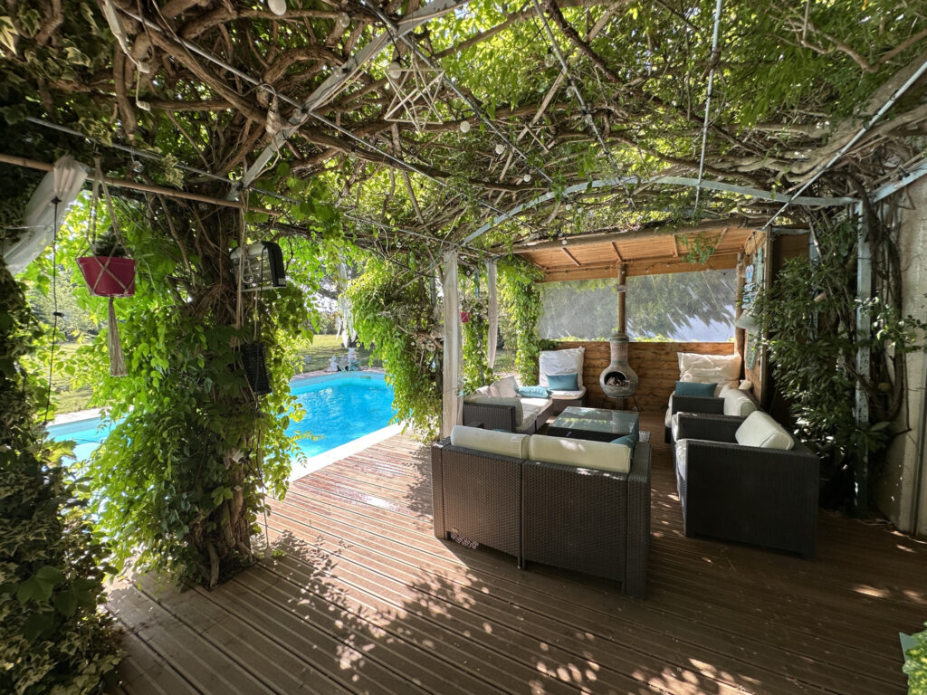 Maison 9 pièces 300m2 – Terrain 8724m2 – 9 pièces – 7 chambres – NR  – 300 m²