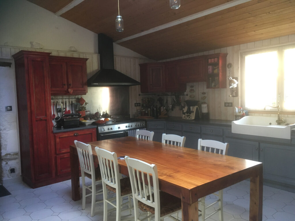 AU COEUR DU MARAIS POITEVIN LONGERE AVEC CHAMBRES D’HÖTES EN – 8 pièces – 5 chambres – 6  – 249 m²