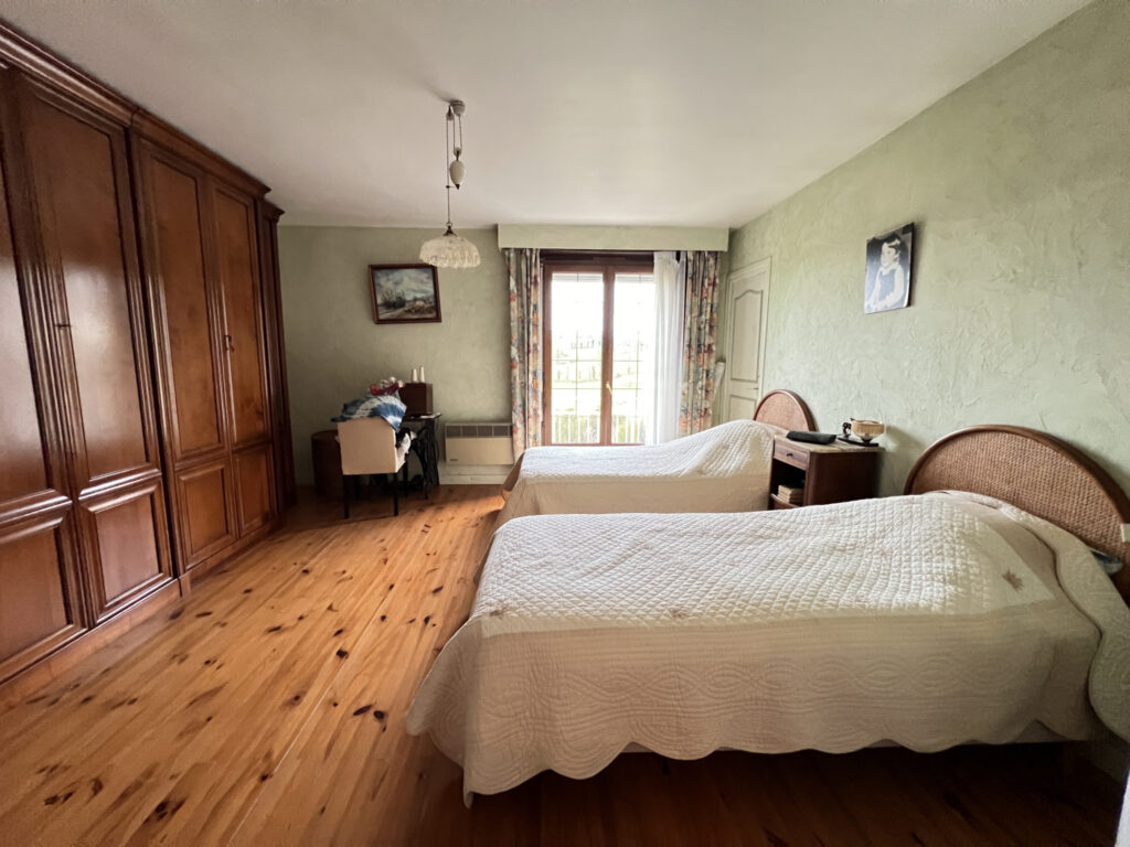 Villa avec piscine – 5 pièces – 3 chambres – 4  – 120 m²