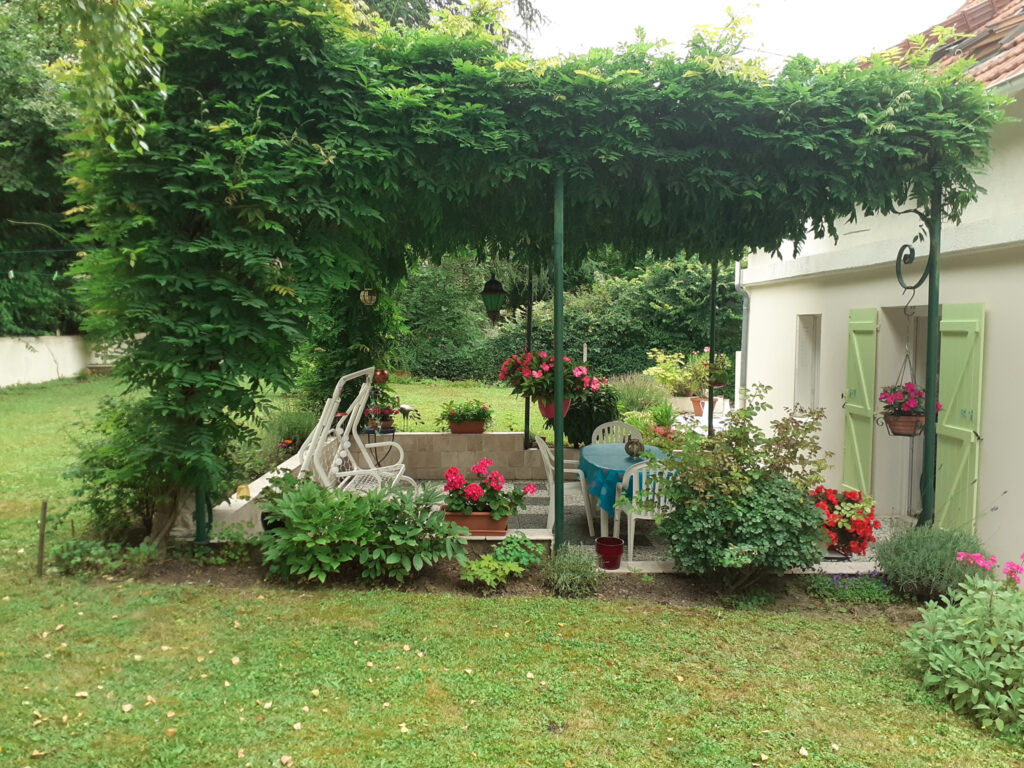 Villa style cottage anglais sise à Bellerive-sur-Allier – 6 pièces – 4 chambres – 6  – 200 m²