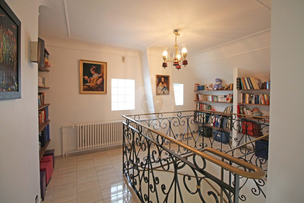 Maison 230m2 à proximité du RER A, écoles et parcs – 7 pièces – 4 chambres – 6  – 230 m²