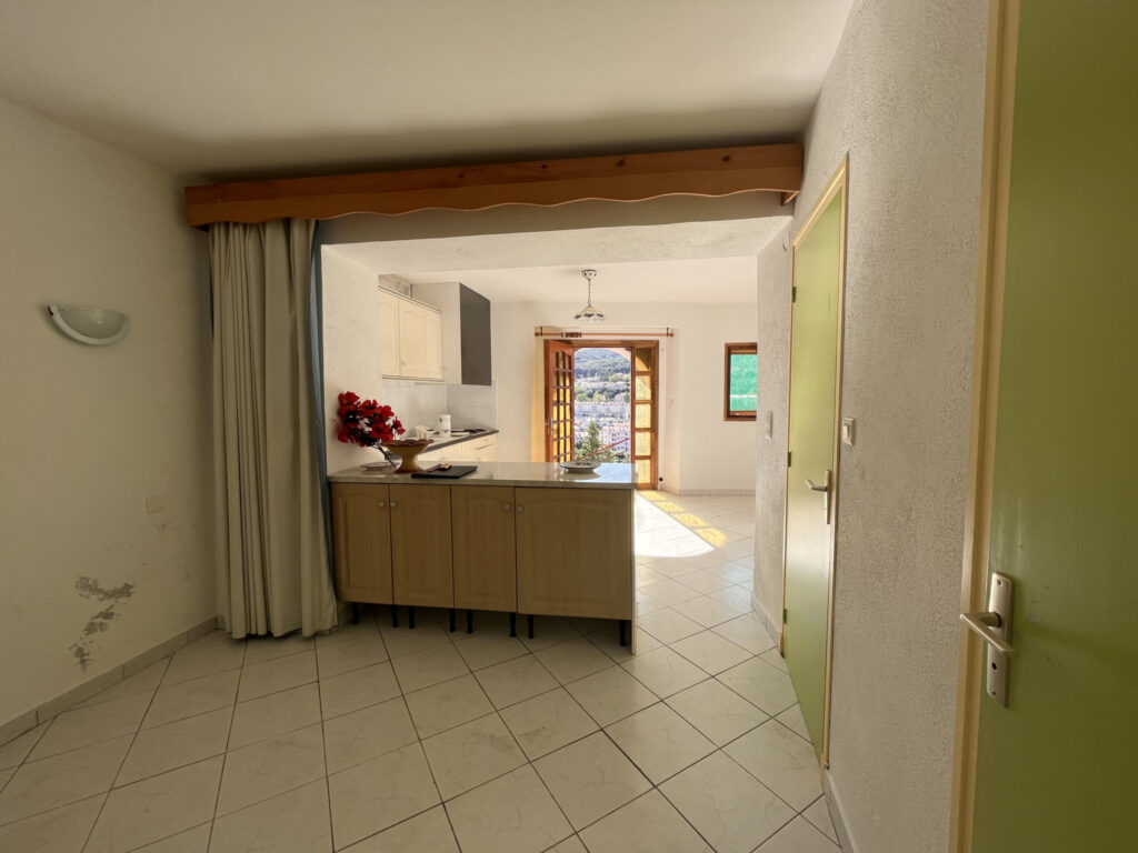 Amelie les Bains/ Palalda – 4 pièces – 2 chambres – 6  – 94 m²