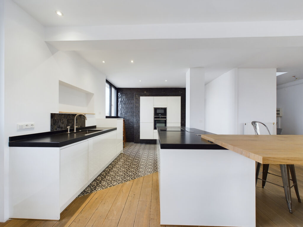 Appartement 5 pièces avec terrasse  – 5 pièces – 3 chambres – 6  – 135 m²