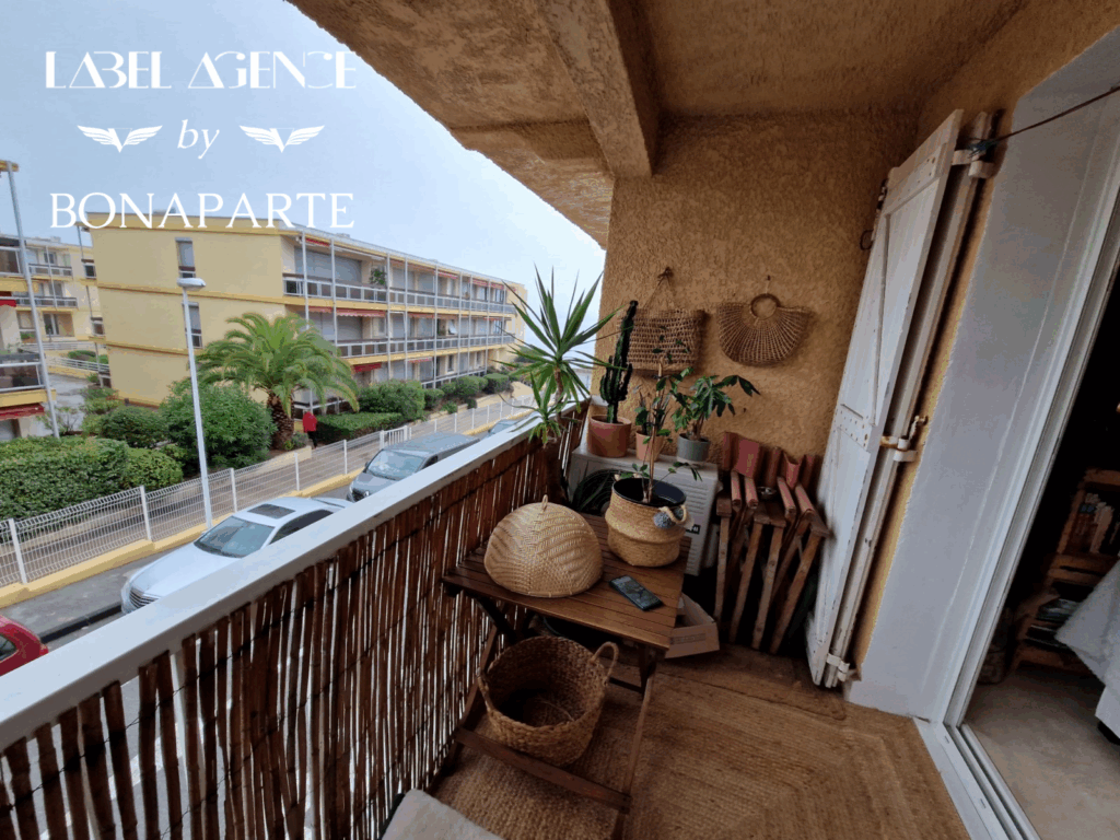 Appartement T2 centre-ville, terrasse, Vue mer latérale et g – 2 pièces – 1 chambre – 4  – 42 m²