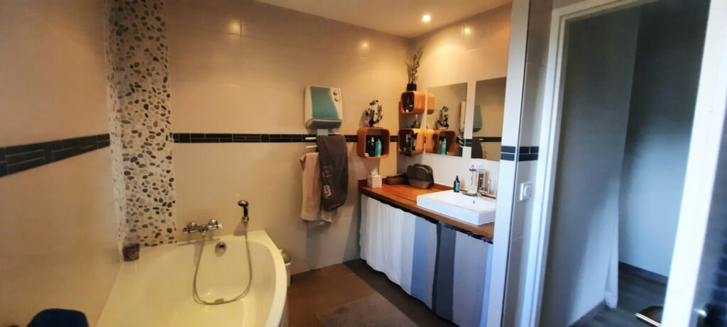 Maison 4 faces, 3 chambres, ARLES/TECH VALLESPIR 30 mn de l’ – 4 pièces – 3 chambres – 6  – 126 m²