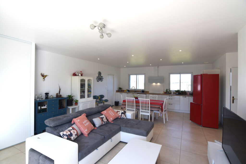 Maison de plain-pied – 4 pièces – 3 chambres – 8  – 94 m²