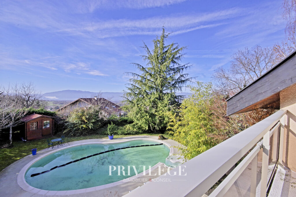 Villa de 220m2 avec piscine et sous-sol – 7 pièces – 5 chambres – 8  – 220 m²