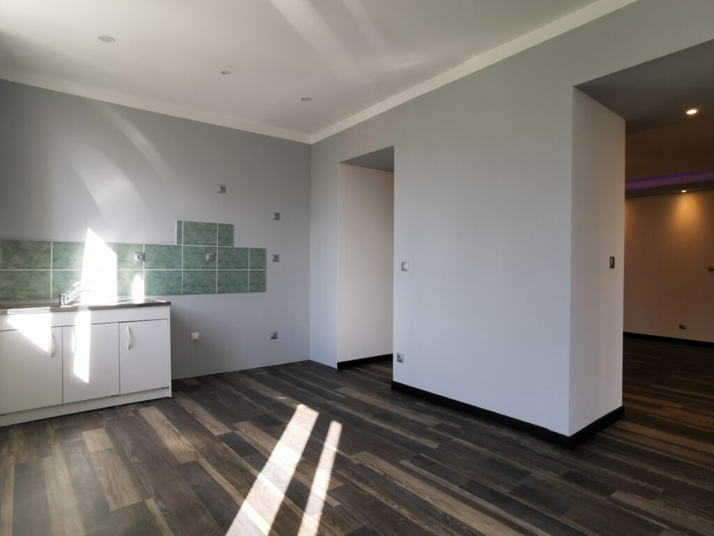 Appartement entièrement rénové de 90m2 habitables en centre- – 5 pièces – 3 chambres – NR  – 90 m²